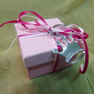Μπομπονιέρα βάπτισης κουτί ροζ με μπρελόκ κορώνα μεταλλική