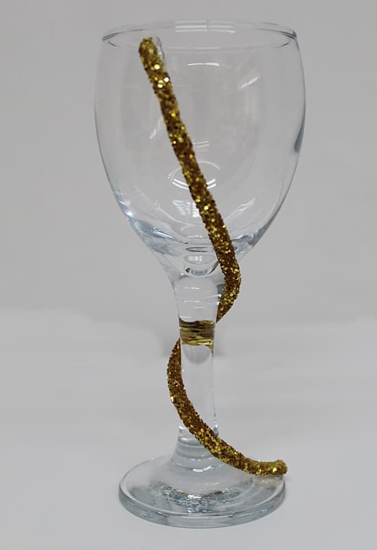 Ποτήρι με στόλισμα κορδόνι στρας σε χρώμα χρυσό